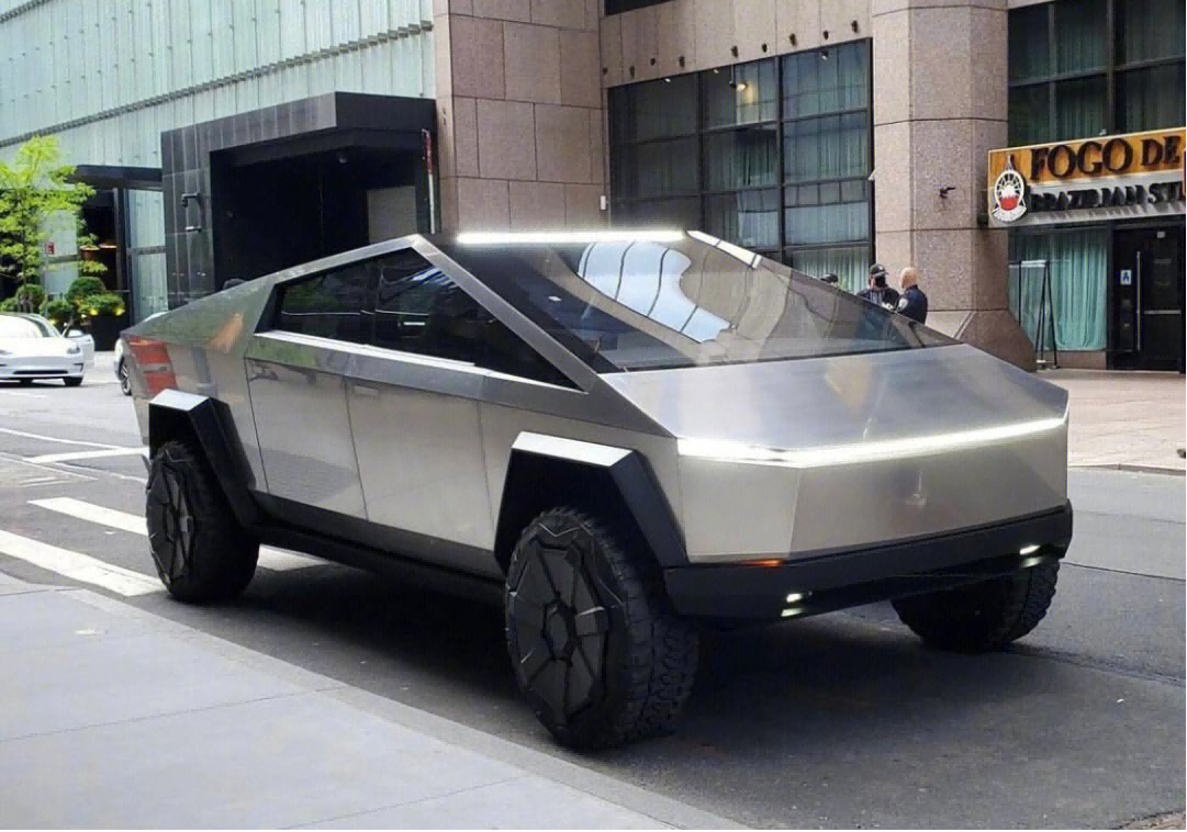 美國得州超級工廠已制造完成首輛電動皮卡Cybertruck量產車 美國得州超級工廠已制造完成首輛電動皮卡Cybertruck量產車