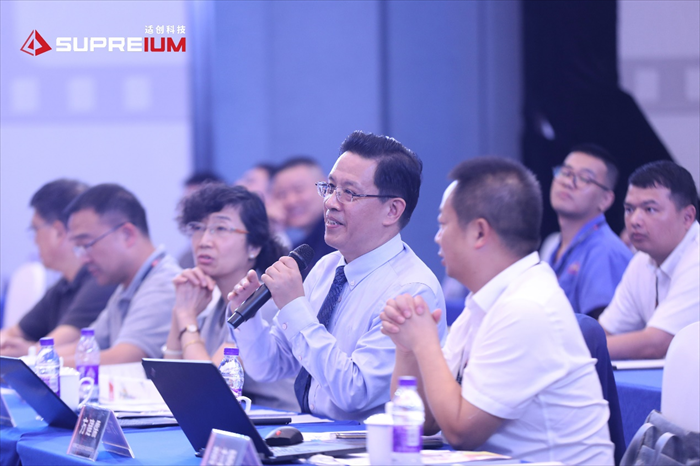 9位行業(yè)資深專家蒞臨決賽現(xiàn)場,聆聽12組優(yōu)秀的設(shè)計(jì)團(tuán)隊(duì)的作品講解和答辯 9位行業(yè)資深專家蒞臨決賽現(xiàn)場,聆聽12組優(yōu)秀的設(shè)計(jì)團(tuán)隊(duì)的作品講解和答辯