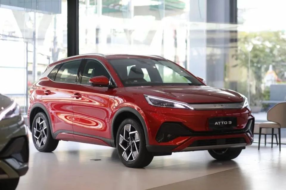 比亞迪在泰國的暢銷車型ATTO3，泰國定價為109.99萬泰銖（折合人民幣約22.53萬元）