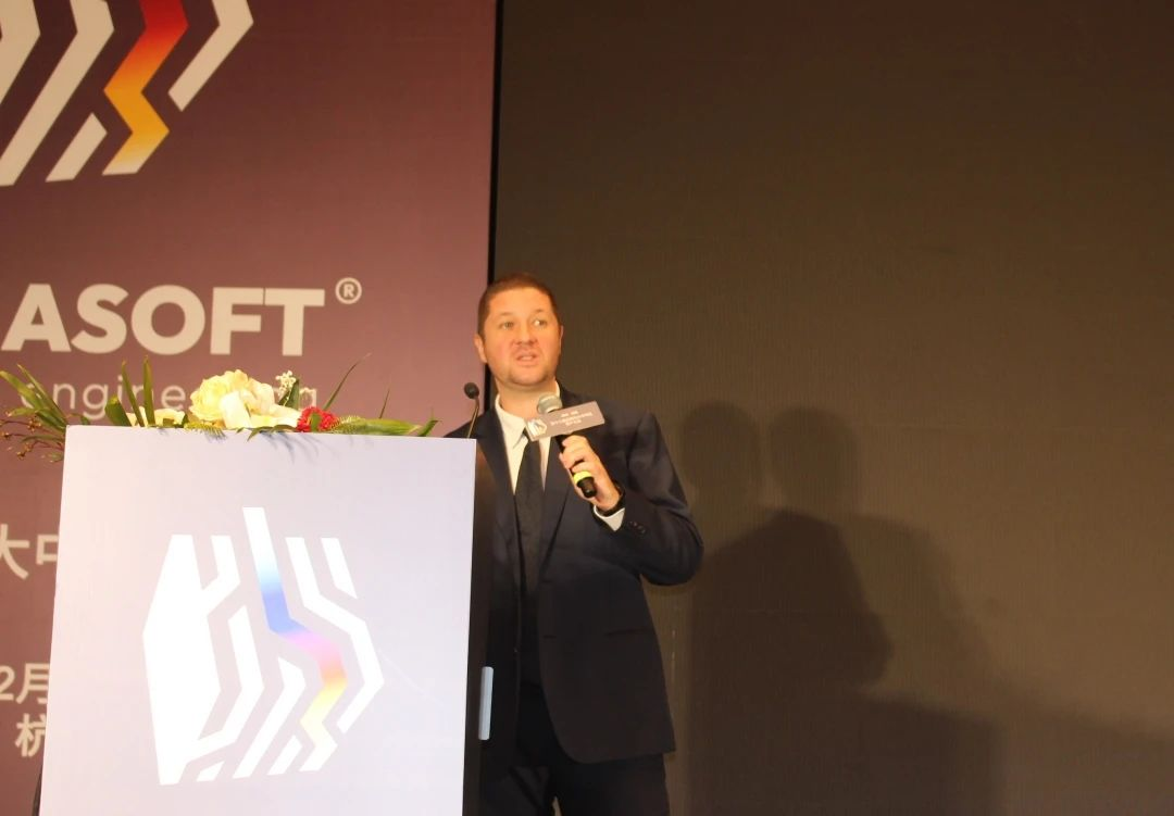 邁格碼新加坡總經(jīng)理 Mr.Jan Eilers 以《MAGMASOFT®&ECONOMICS》為題作報(bào)告 邁格碼新加坡總經(jīng)理 Mr.Jan Eilers 以《MAGMASOFT®&ECONOMICS》為題作報(bào)告