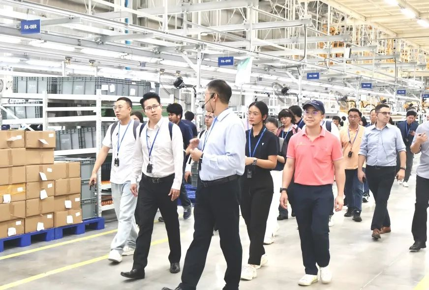 東南亞(泰國)壓鑄會議與會嘉賓前往長安汽車—羅勇工廠實地參觀學習 東南亞(泰國)壓鑄會議與會嘉賓前往長安汽車—羅勇工廠實地參觀學習